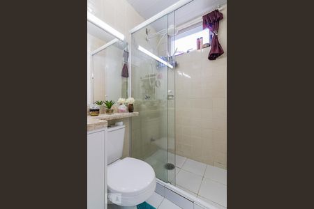 Banheiro de apartamento à venda com 1 quarto, 48m² em Azenha, Porto Alegre