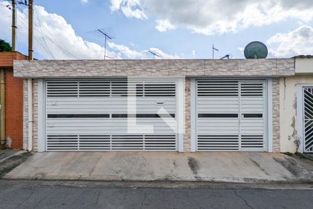 Casa à venda com 160m², 2 quartos e 3 vagas Casa à venda com 160m², 2 quartos e 3 vagasFachada