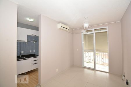 Sala de apartamento à venda com 2 quartos, 50m² em Parada de Lucas, Rio de Janeiro