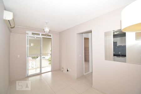 Sala de apartamento à venda com 2 quartos, 50m² em Parada de Lucas, Rio de Janeiro
