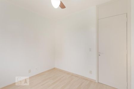 Quarto 2 de apartamento para alugar com 2 quartos, 58m² em Jardim Carvalho, Porto Alegre