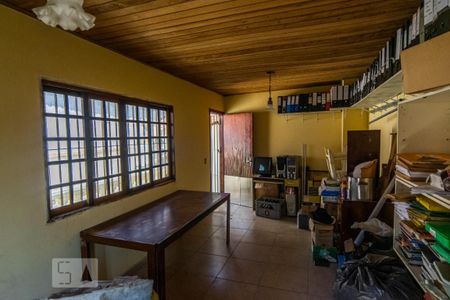 Casa à venda com 228m², 4 quartos e 2 vagas Casa à venda com 228m², 4 quartos e 2 vagasEdicula