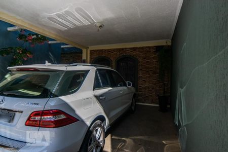 Casa à venda com 228m², 4 quartos e 2 vagas Casa à venda com 228m², 4 quartos e 2 vagasGaragem