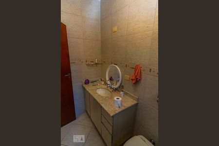 Casa à venda com 228m², 4 quartos e 2 vagas Casa à venda com 228m², 4 quartos e 2 vagasBanheiro Social