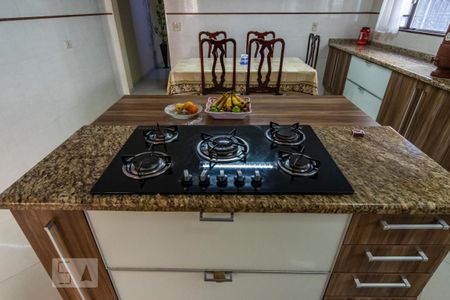 Casa à venda com 228m², 4 quartos e 2 vagas Casa à venda com 228m², 4 quartos e 2 vagasCozinha