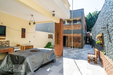 Casa à venda com 228m², 4 quartos e 2 vagas Casa à venda com 228m², 4 quartos e 2 vagasChurrasqueira