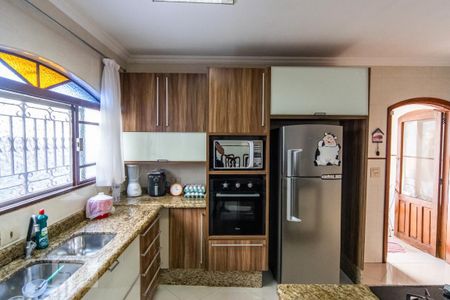 Casa à venda com 228m², 4 quartos e 2 vagas Casa à venda com 228m², 4 quartos e 2 vagasCozinha