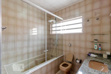 Casa à venda com 288m², 5 quartos e 6 vagasBanheiro da Suíte 2