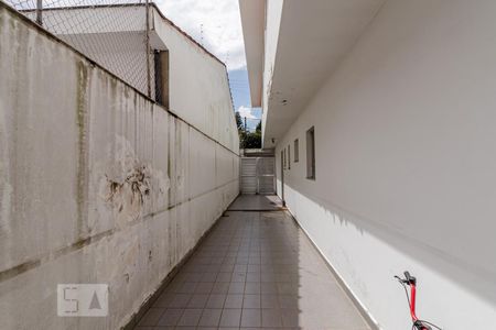 Casa à venda com 288m², 5 quartos e 6 vagasCorredor 