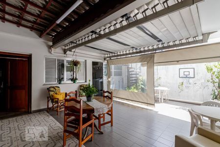 Casa à venda com 288m², 5 quartos e 6 vagasChurrasqueira