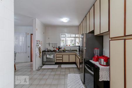 Casa à venda com 288m², 5 quartos e 6 vagasCozinha 