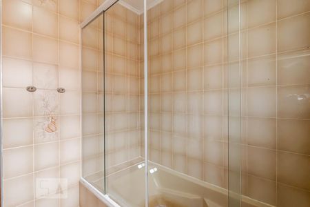 Casa à venda com 288m², 5 quartos e 6 vagasBanheiro da Suíte 2