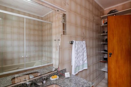 Casa à venda com 288m², 5 quartos e 6 vagasBanheiro da Suíte 2