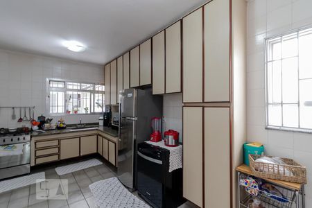 Casa à venda com 288m², 5 quartos e 6 vagasCozinha 
