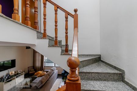 Casa à venda com 288m², 5 quartos e 6 vagasEscada para os Quartos 