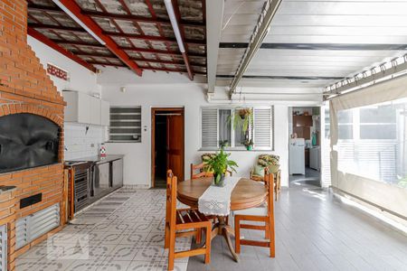 Casa à venda com 288m², 5 quartos e 6 vagasChurrasqueira