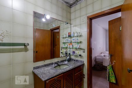 Casa à venda com 288m², 5 quartos e 6 vagasBanheiro da Suíte 1