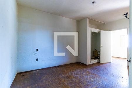 Casa à venda com 220m², 4 quartos e 2 vagasCasa de fundos - Quarto