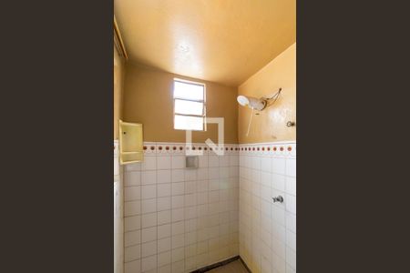 Casa à venda com 220m², 4 quartos e 2 vagasCasa de fundos - Banheiro