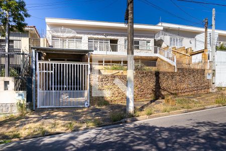 Casa à venda com 220m², 4 quartos e 2 vagasFachada