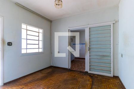 Casa à venda com 220m², 4 quartos e 2 vagasCasa de fundos - Sala