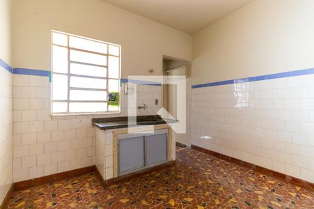 Casa à venda com 220m², 4 quartos e 2 vagasCasa de fundos - Cozinha