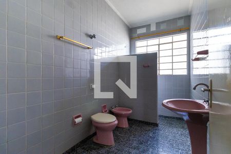 Casa à venda com 220m², 4 quartos e 2 vagasBanheiro
