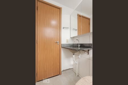 Banheiro de apartamento à venda com 2 quartos, 47m² em Protásio Alves, Porto Alegre