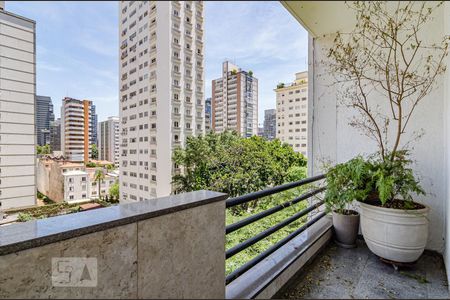 Apartamento para alugar com 175m², 3 quartos e 1 vaga Apartamento para alugar com 175m², 3 quartos e 1 vagaVaranda