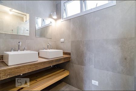 Apartamento para alugar com 175m², 3 quartos e 1 vaga Apartamento para alugar com 175m², 3 quartos e 1 vagaBanheiro da suíte