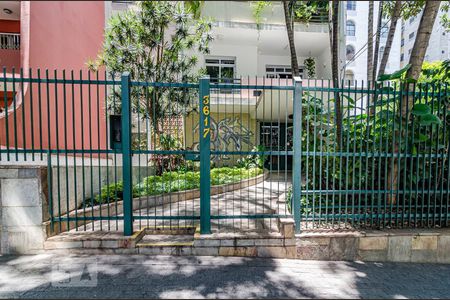 Apartamento para alugar com 175m², 3 quartos e 1 vaga Apartamento para alugar com 175m², 3 quartos e 1 vagaFachada