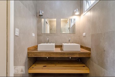 Apartamento para alugar com 175m², 3 quartos e 1 vaga Apartamento para alugar com 175m², 3 quartos e 1 vagaBanheiro da suíte