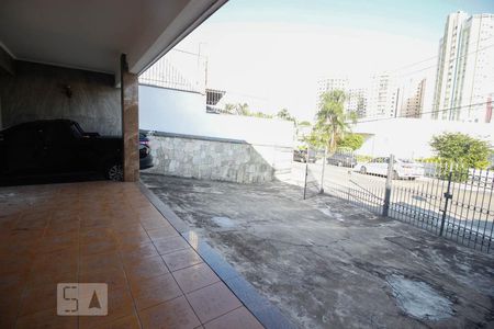Casa à venda com 250m², 4 quartos e 4 vagas Casa à venda com 250m², 4 quartos e 4 vagasGaragem