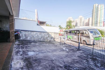 Casa à venda com 250m², 4 quartos e 4 vagas Casa à venda com 250m², 4 quartos e 4 vagasGaragem
