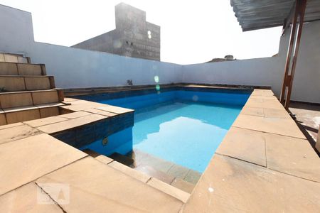 Casa à venda com 250m², 4 quartos e 4 vagas Casa à venda com 250m², 4 quartos e 4 vagasPiscina