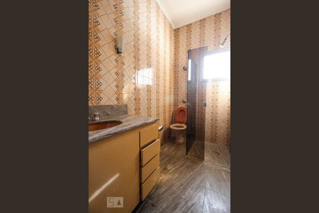 Casa à venda com 250m², 4 quartos e 4 vagas Casa à venda com 250m², 4 quartos e 4 vagasBanheiro 1