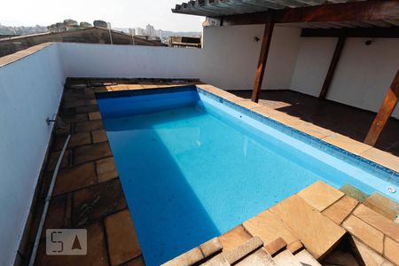 Casa à venda com 250m², 4 quartos e 4 vagas Casa à venda com 250m², 4 quartos e 4 vagasPiscina