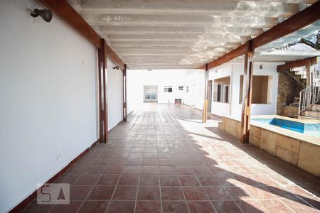 Casa à venda com 250m², 4 quartos e 4 vagas Casa à venda com 250m², 4 quartos e 4 vagasQuintal