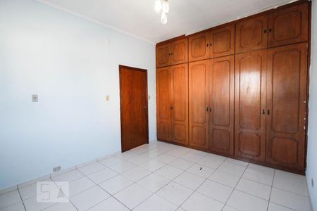 Casa à venda com 250m², 4 quartos e 4 vagas Casa à venda com 250m², 4 quartos e 4 vagasQuarto 2