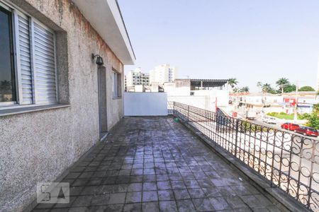 Casa à venda com 250m², 4 quartos e 4 vagas Casa à venda com 250m², 4 quartos e 4 vagasVaranda