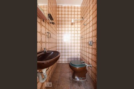 Casa à venda com 250m², 4 quartos e 4 vagas Casa à venda com 250m², 4 quartos e 4 vagasBanheiro de Serviço