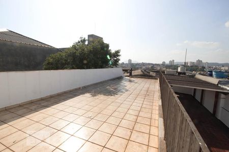 Casa à venda com 250m², 4 quartos e 4 vagas Casa à venda com 250m², 4 quartos e 4 vagasvaranda