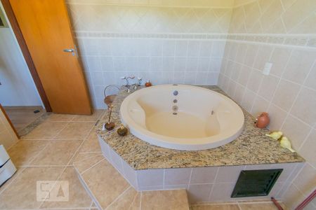 Casa à venda com 240m², 3 quartos e 6 vagas Casa à venda com 240m², 3 quartos e 6 vagasBanheiro da Suíte 2