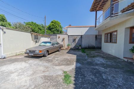 Casa à venda com 240m², 3 quartos e 6 vagas Casa à venda com 240m², 3 quartos e 6 vagasQuintal