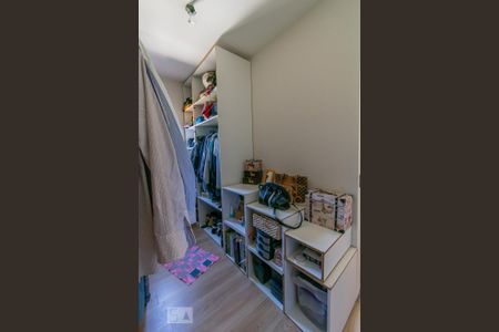 Casa à venda com 240m², 3 quartos e 6 vagas Casa à venda com 240m², 3 quartos e 6 vagasCloset