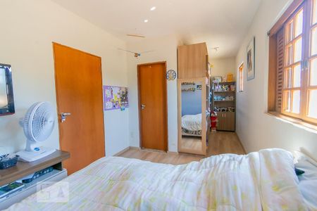 Casa à venda com 240m², 3 quartos e 6 vagas Casa à venda com 240m², 3 quartos e 6 vagasQuarto 2 - Suíte