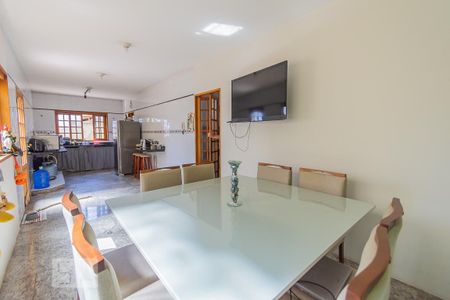 Casa à venda com 240m², 3 quartos e 6 vagas Casa à venda com 240m², 3 quartos e 6 vagasCopa