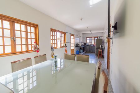 Casa à venda com 240m², 3 quartos e 6 vagas Casa à venda com 240m², 3 quartos e 6 vagasCopa