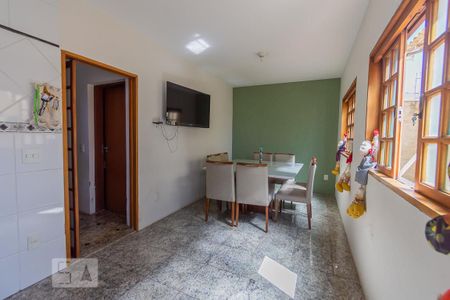 Casa à venda com 240m², 3 quartos e 6 vagas Casa à venda com 240m², 3 quartos e 6 vagasCopa