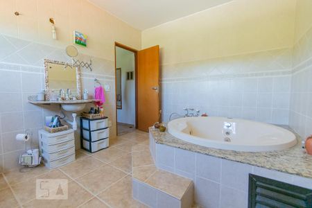 Casa à venda com 240m², 3 quartos e 6 vagas Casa à venda com 240m², 3 quartos e 6 vagasBanheiro da Suíte 2